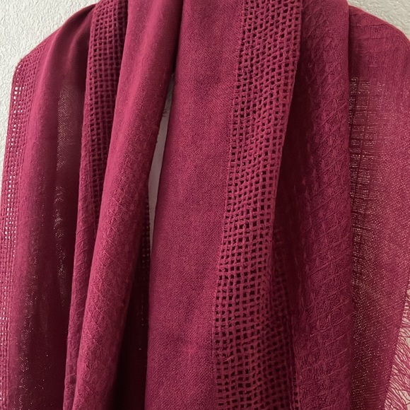 NWT World Market Infinity Woven Scarf, burgundy color, 72”X 29” - Picture 10 of 11